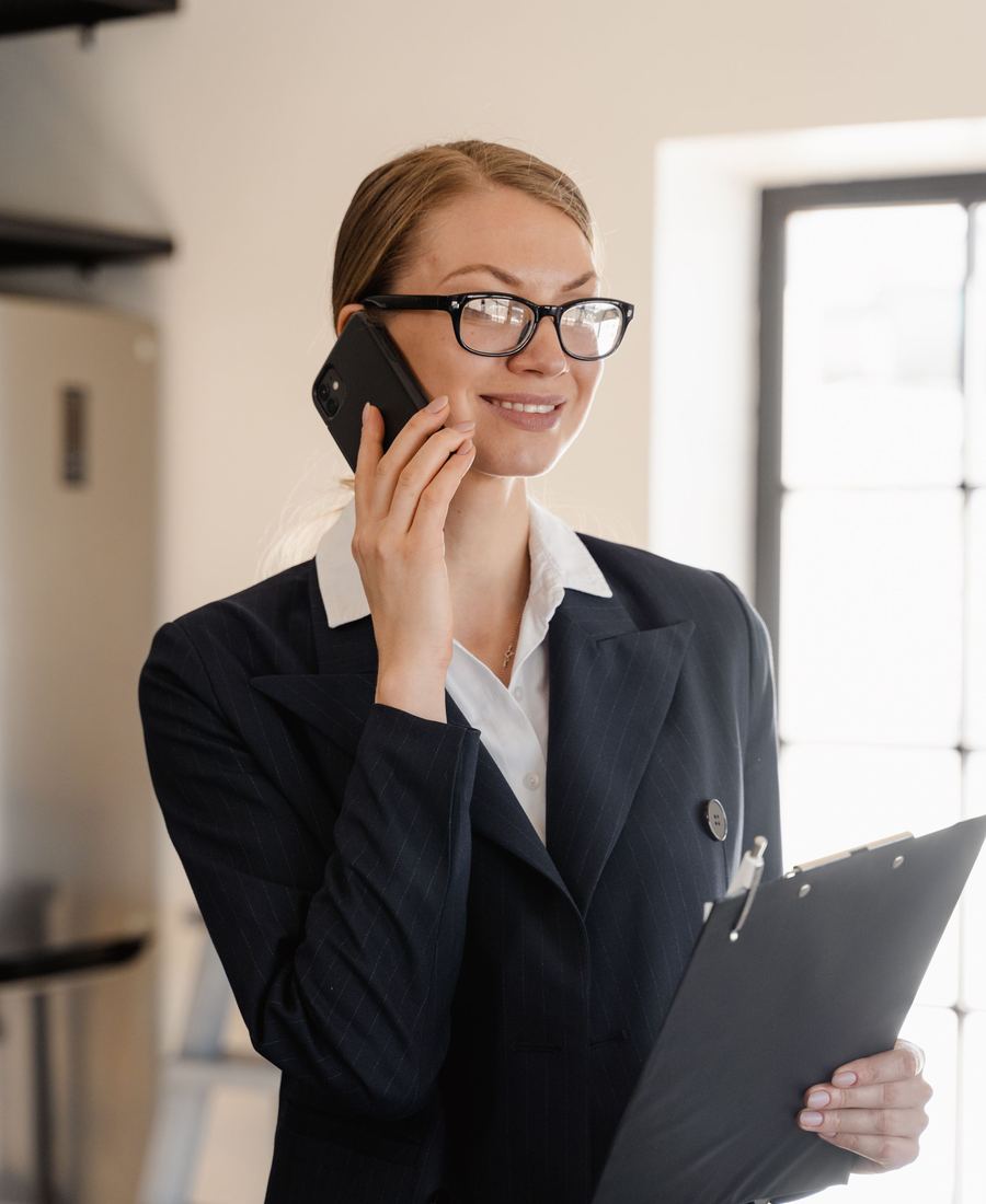 An agent on the phone with a client